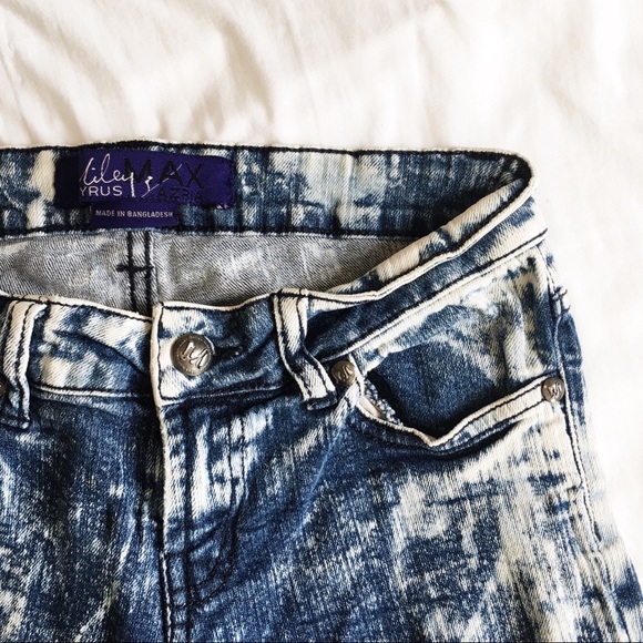 Max Azria x Miley Cyrus • Acid Wash Jeans - Picture 4 of 5